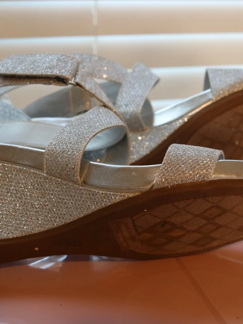 Dream Pairs Silver Glitter Wedge Sandals — Size 8.5